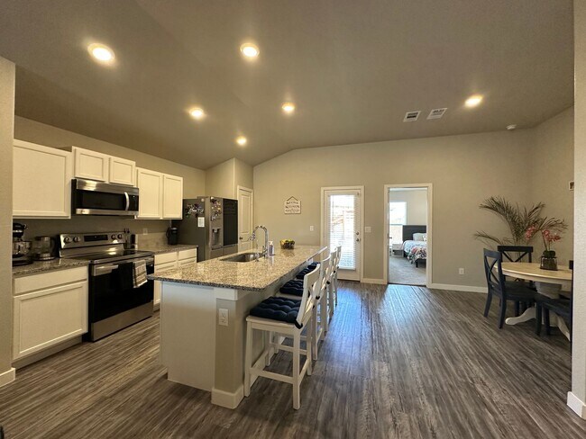 Building Photo - 3/2 located in Upland Crossing, Available December!