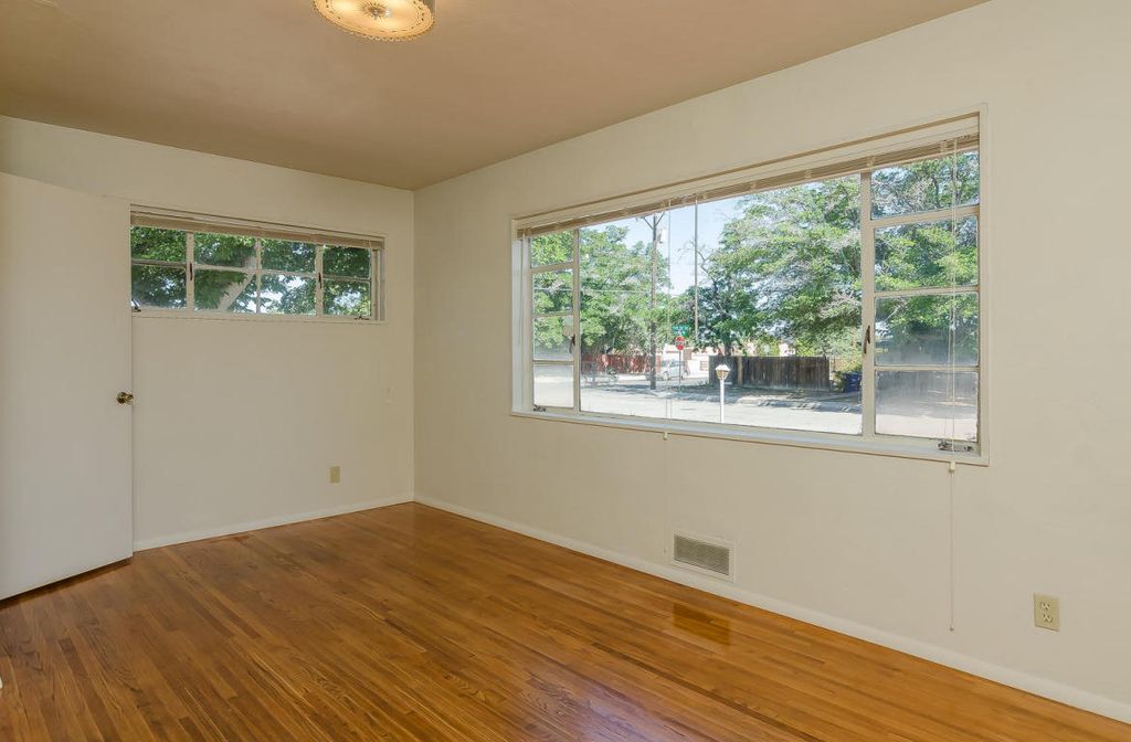 Building Photo - 3600 Calle del Sol NE