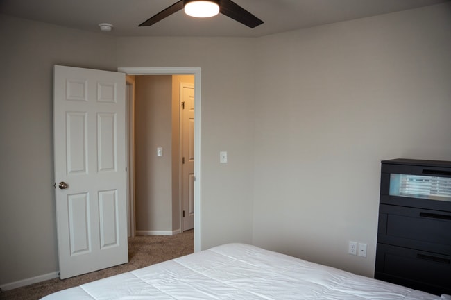 Building Photo - Tobi Lane Twinhome