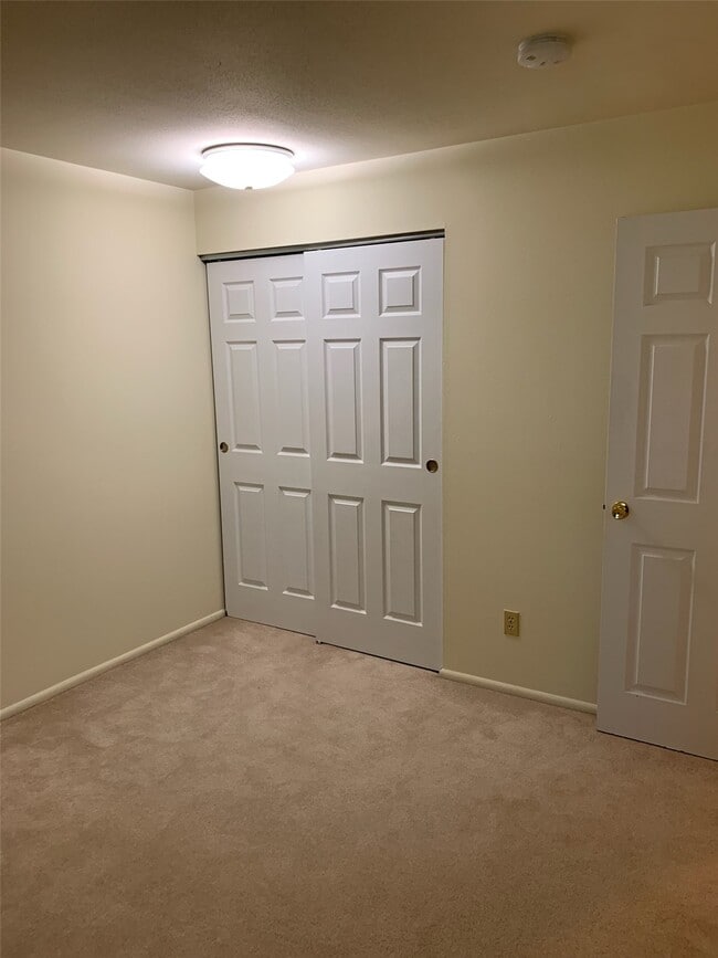 Building Photo - 822 Dutch Mill Dr