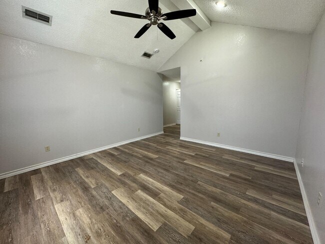 Building Photo - 8202 Raleigh Ave