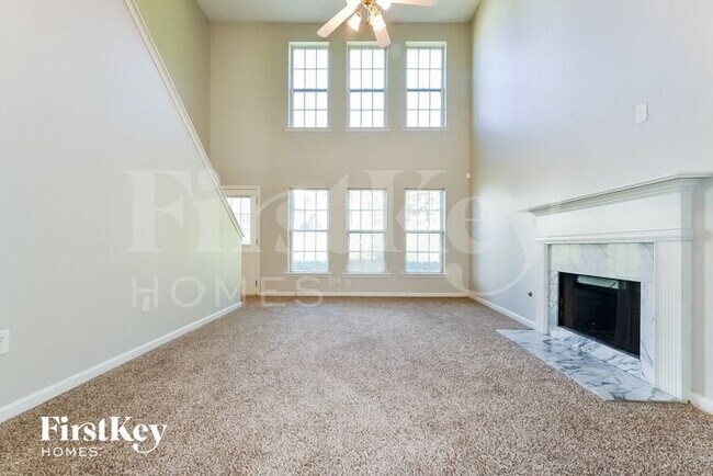 Building Photo - 9553 Lakeview Cir