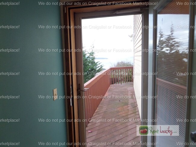 Building Photo - INCREDIBLE VIEWS!! Large 2-Bedroom + Den Duplex with 3-Car Garage in Fantastic Federal Way Neighb...