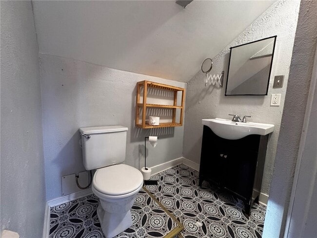 Building Photo - 72 Courtland St