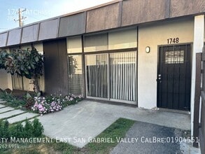 Building Photo - 1748 Atchison St