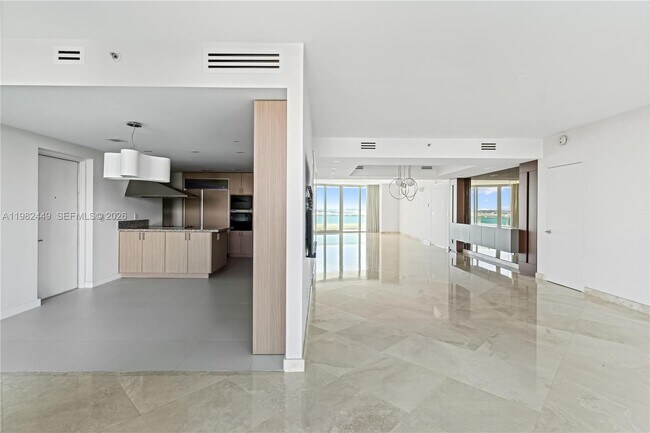 Building Photo - 1643 Brickell Ave