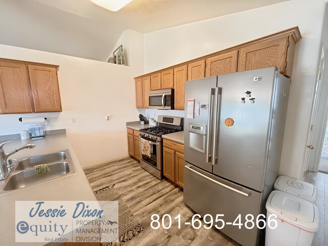 Building Photo - 1043 Sharp Mountain Dr