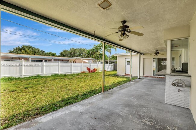 Building Photo - 9121 SW 54th Pl