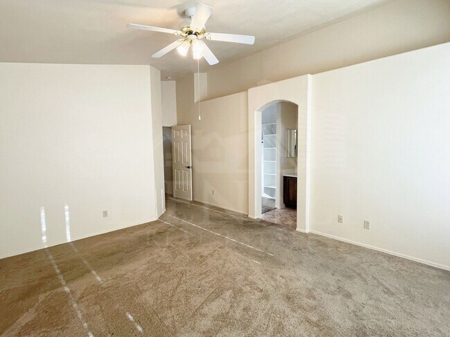 Building Photo - 465 S Wildrose