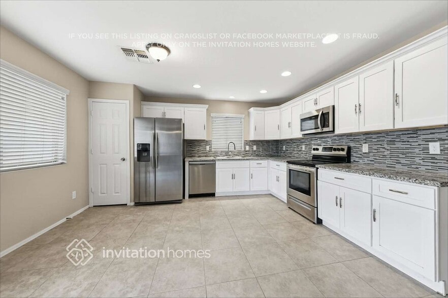Building Photo - 3217 W Santa Cruz Ave