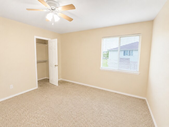 Building Photo - AVAILABLE JULY 1st