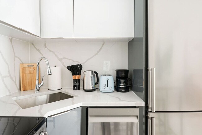 Building Photo - 317w E 14th St