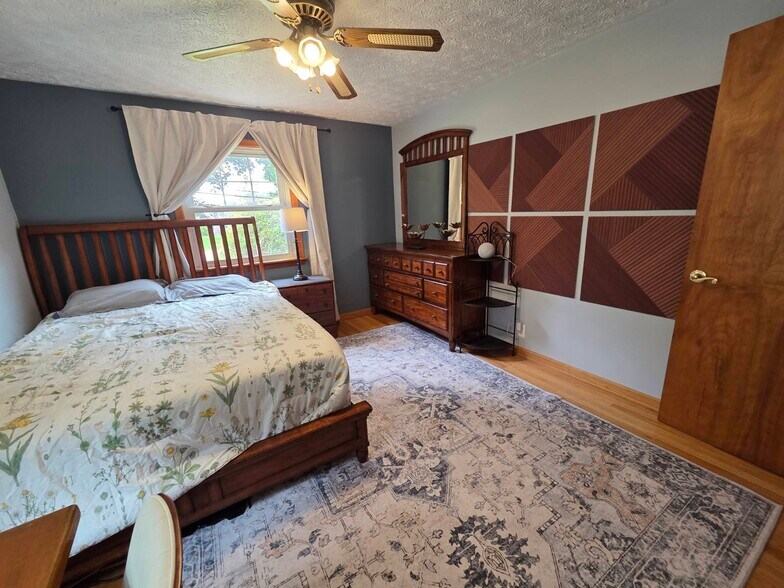 Building Photo - 880 Marshall Rd