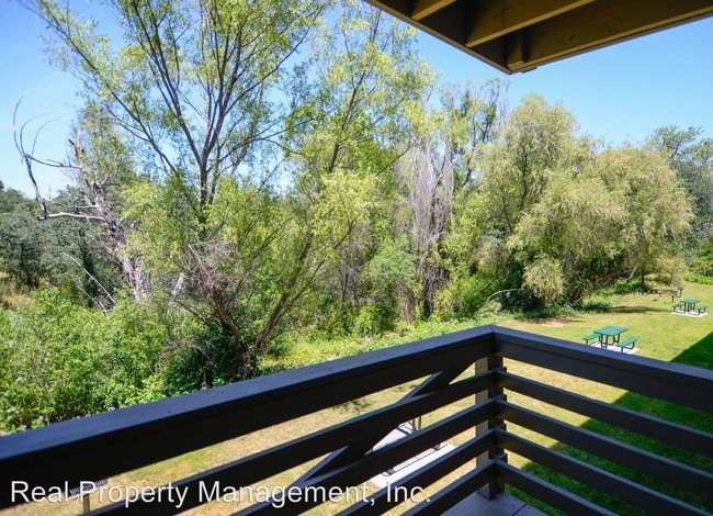 Building Photo - 2850 Pioneer Dr