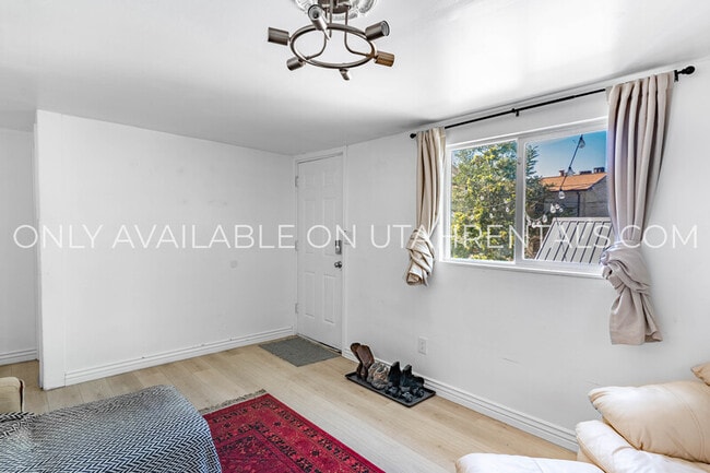 Building Photo - 537 E 200 N