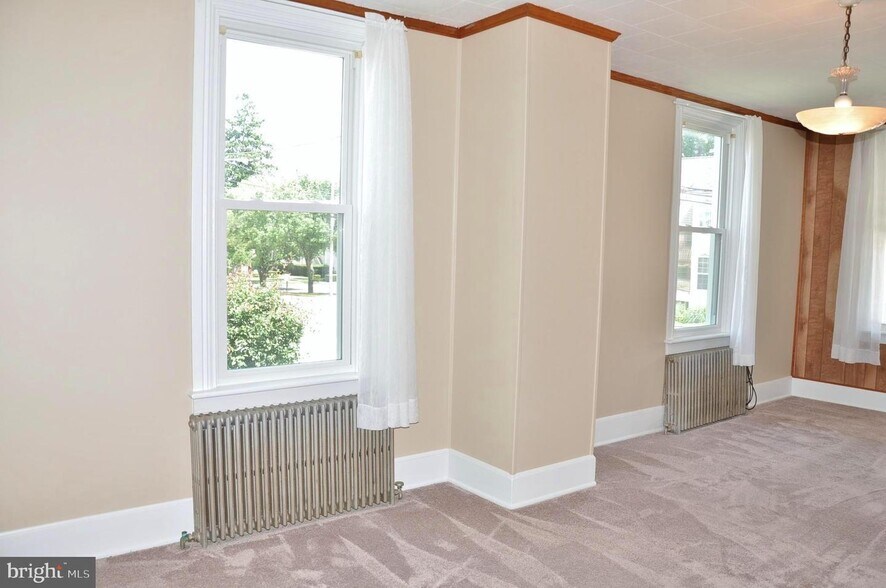 Building Photo - 33 W Forrest Ave