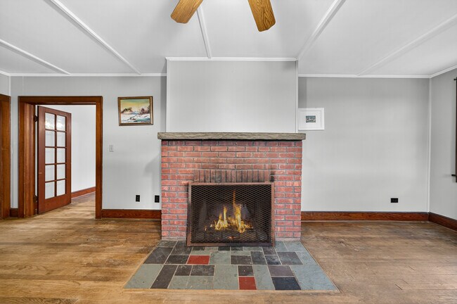 Building Photo - 20 Evergreen Ln