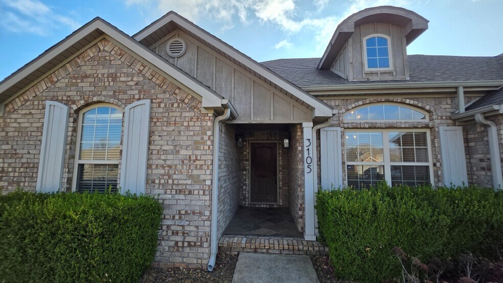 Building Photo - 3105 SW Pine Valley Rd