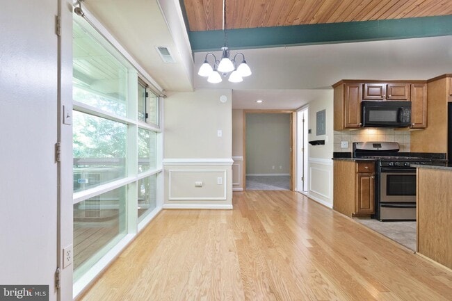 Building Photo - 4381 Americana Dr