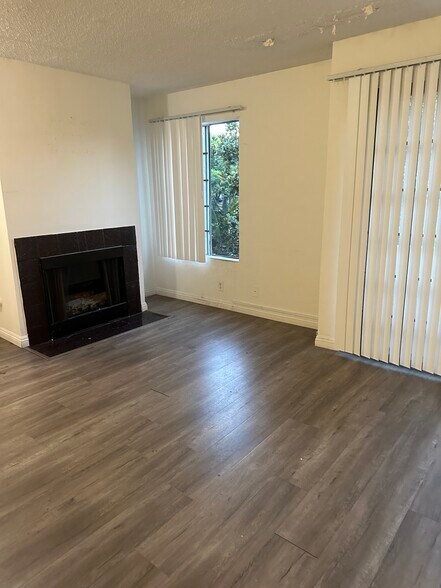 Building Photo - 10939 Morrison St