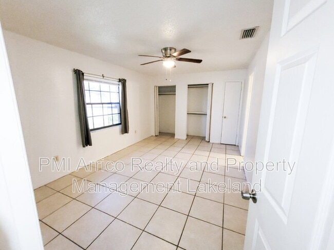 Building Photo - 968 Sunshine Way SW