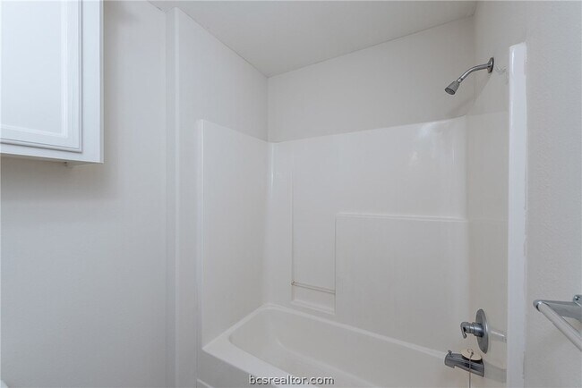 Building Photo - 1004 Crepe Myrtle Ct