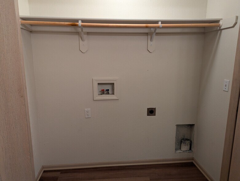 Laundry room off of hall bath - 205 W Nicholas Dr