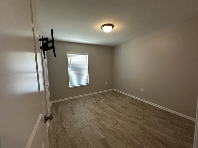 Guest Bedroom - 910 SW 6th Pl