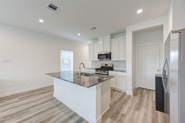 Building Photo - 10113 Berkeley Spgs Trl