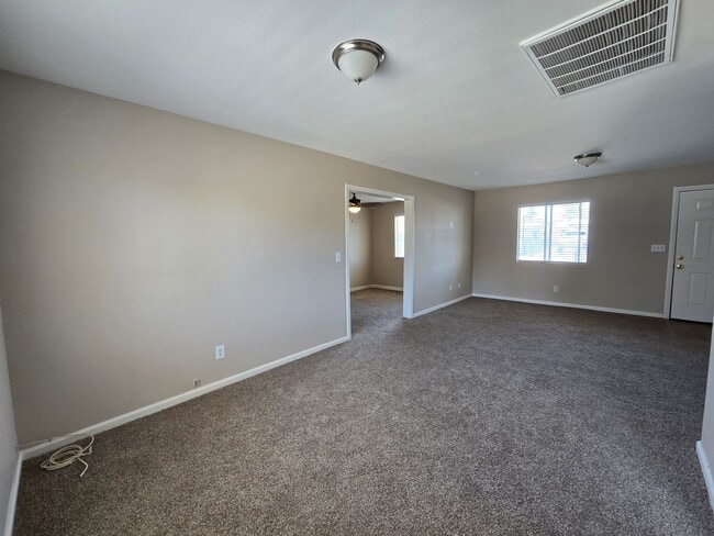 Building Photo - Single story 3 Bedroom house ready for mov...