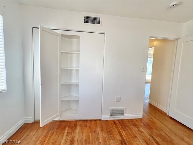 Building Photo - 2300 Santa Clara Dr