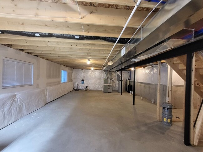 Building Photo - Spacious 4-Bedroom, 2.5-Bath Home Near Dow...