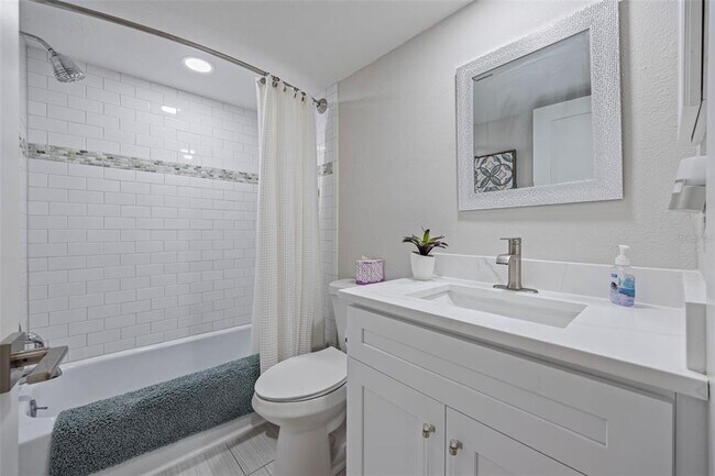 Building Photo - 1008 Apollo Beach Blvd