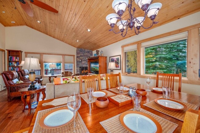 Building Photo - 985 Forest Mountain Dr