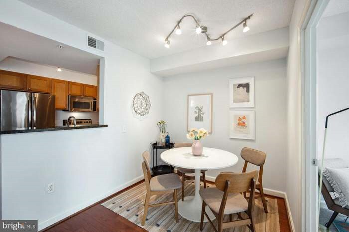 Building Photo - 880 N Pollard St