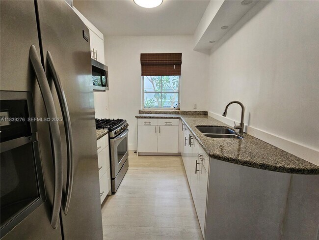 Building Photo - 728 Lenox Ave.