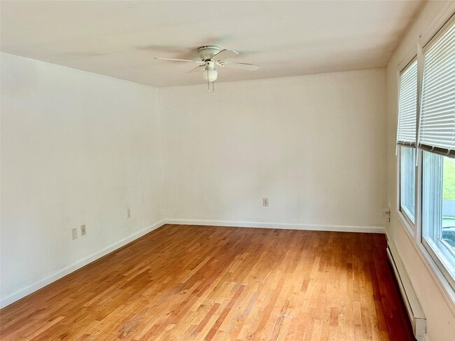 Building Photo - 15 Quogue Rd