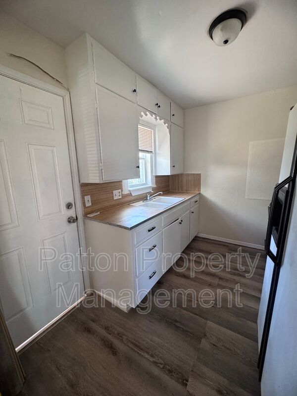 Building Photo - 109 S Palo Duro St