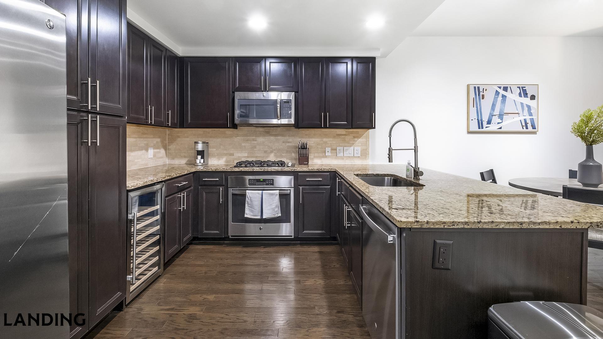 Building Photo - 777 Preston St