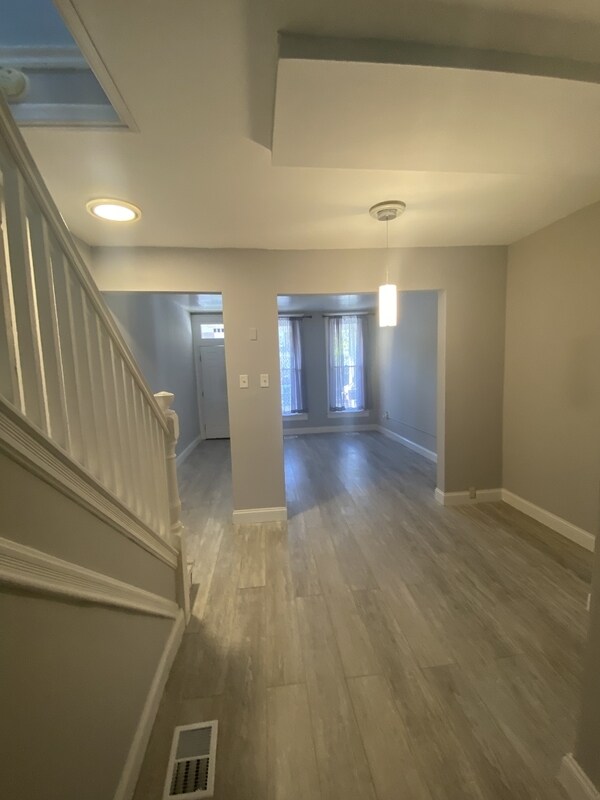 Building Photo - 424 Ilchester Ave