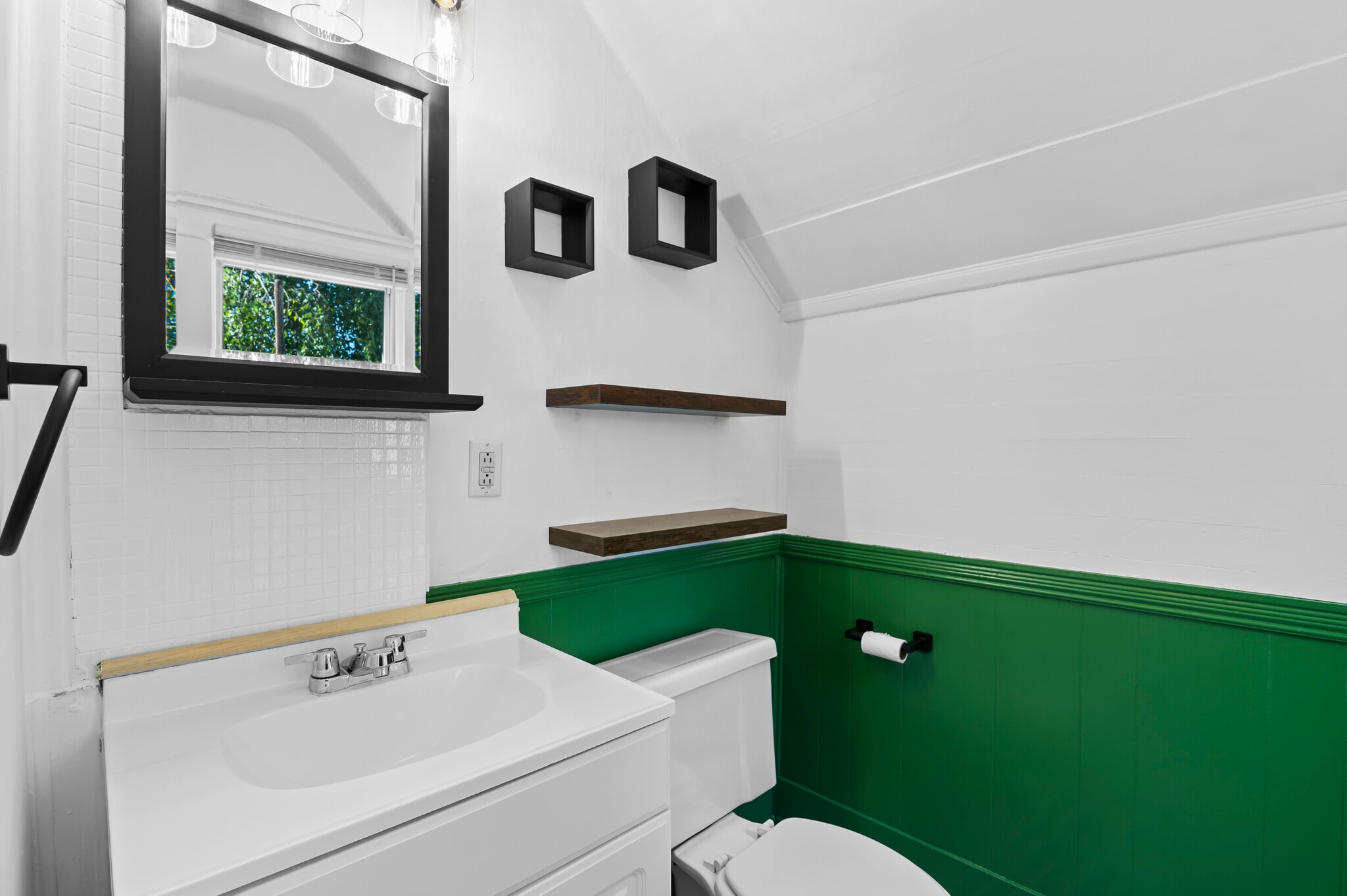 Bathroom - 3411 Lombard Ave