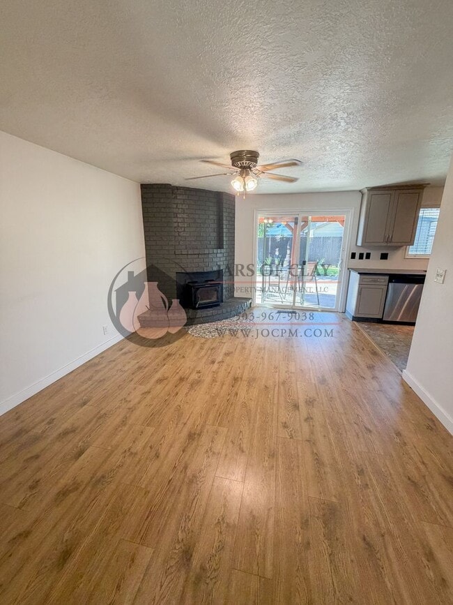 Building Photo - Updated 3 Bed / 2 Bath Salem Home with Central A/C, Fenced Yard & Included Landscaping!