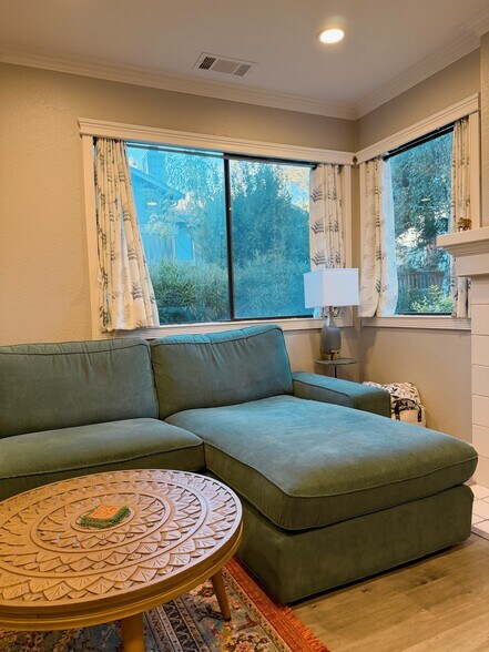 Building Photo - 34736 Tuxedo Cmn