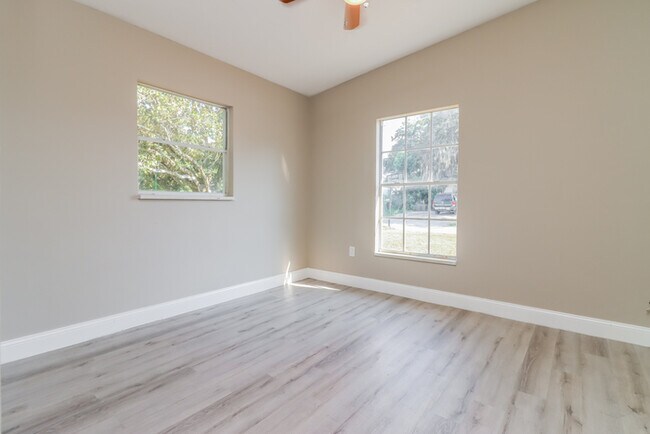 Building Photo - 6733 Pomander Ave