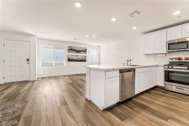 Building Photo - 6144 Rathbone St