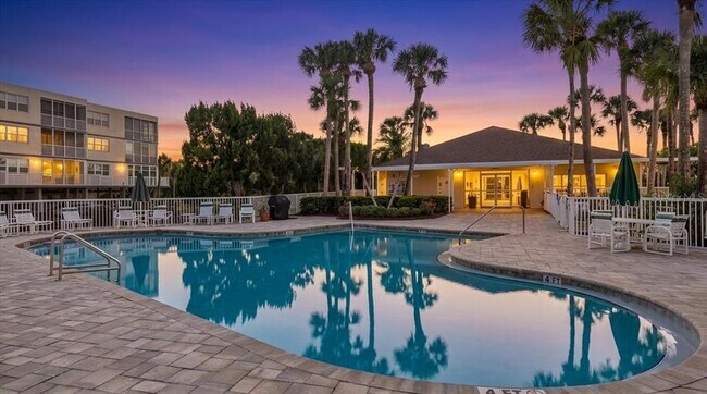 Building Photo - 6425 Shoreline Dr