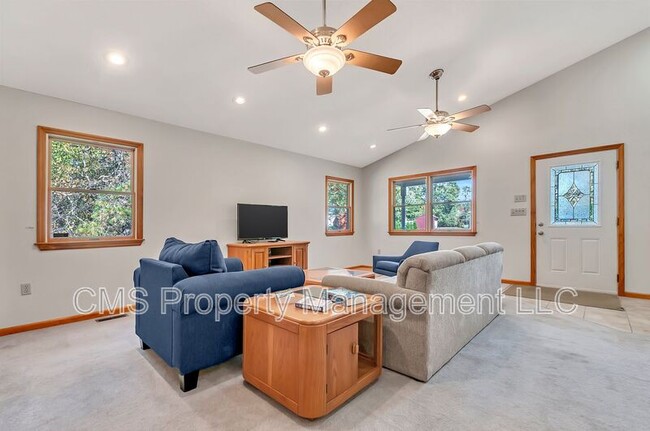 Building Photo - 756 Lakehurst Rd