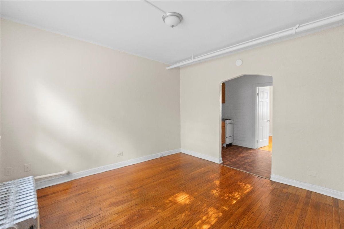 Building Photo - 1421 W Farwell Ave