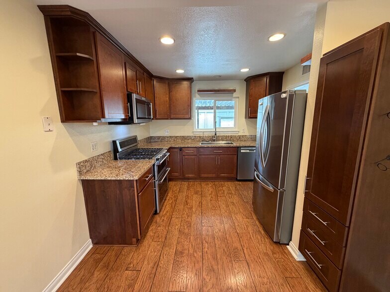 Building Photo - 5063 Argyle Dr