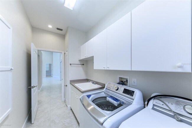 Building Photo - 566 Port Bendres Dr